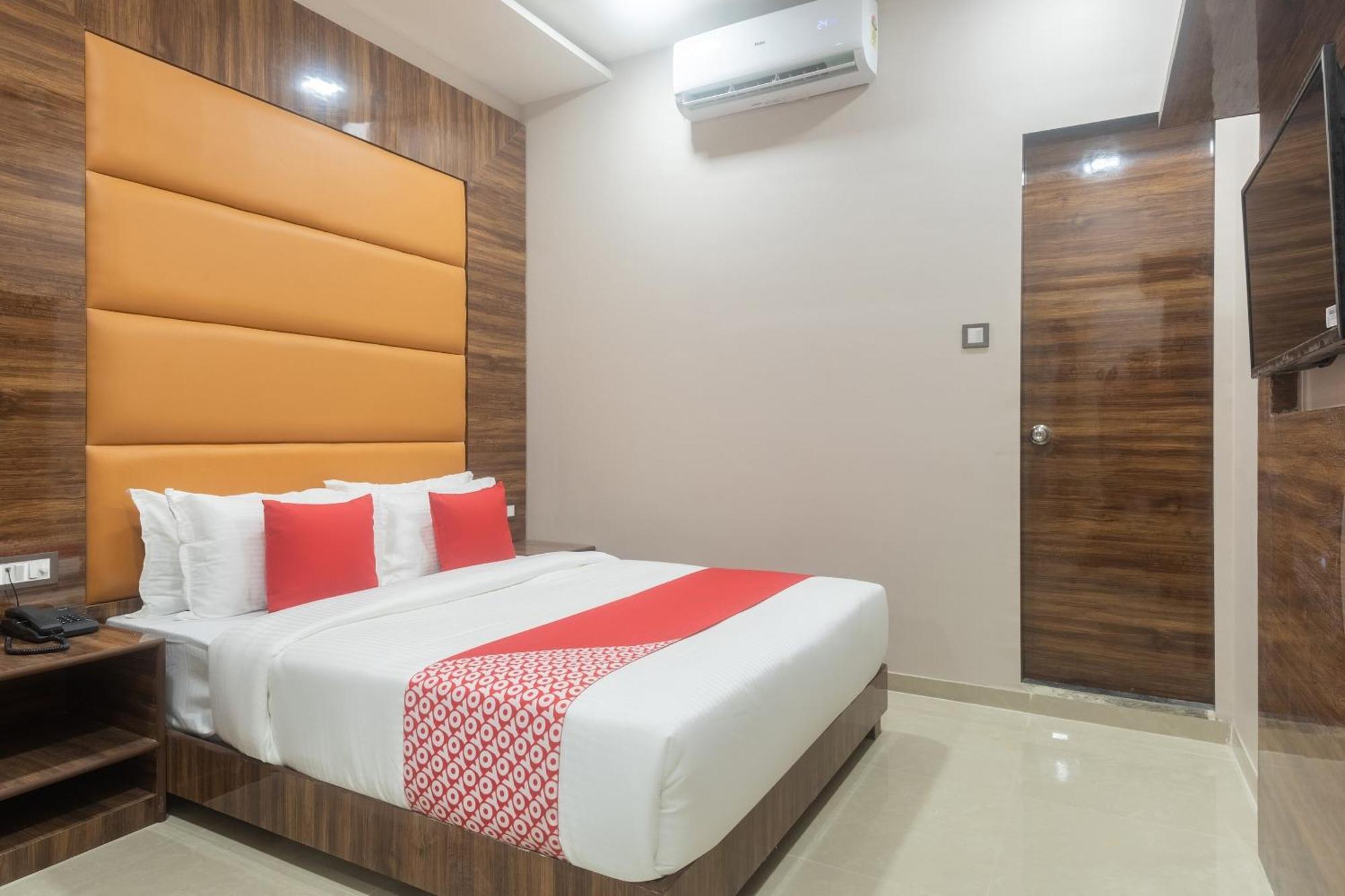 Hotel Blue Executive Near Chhatrapati Shivaji International Airport Mumbai Bagian luar foto