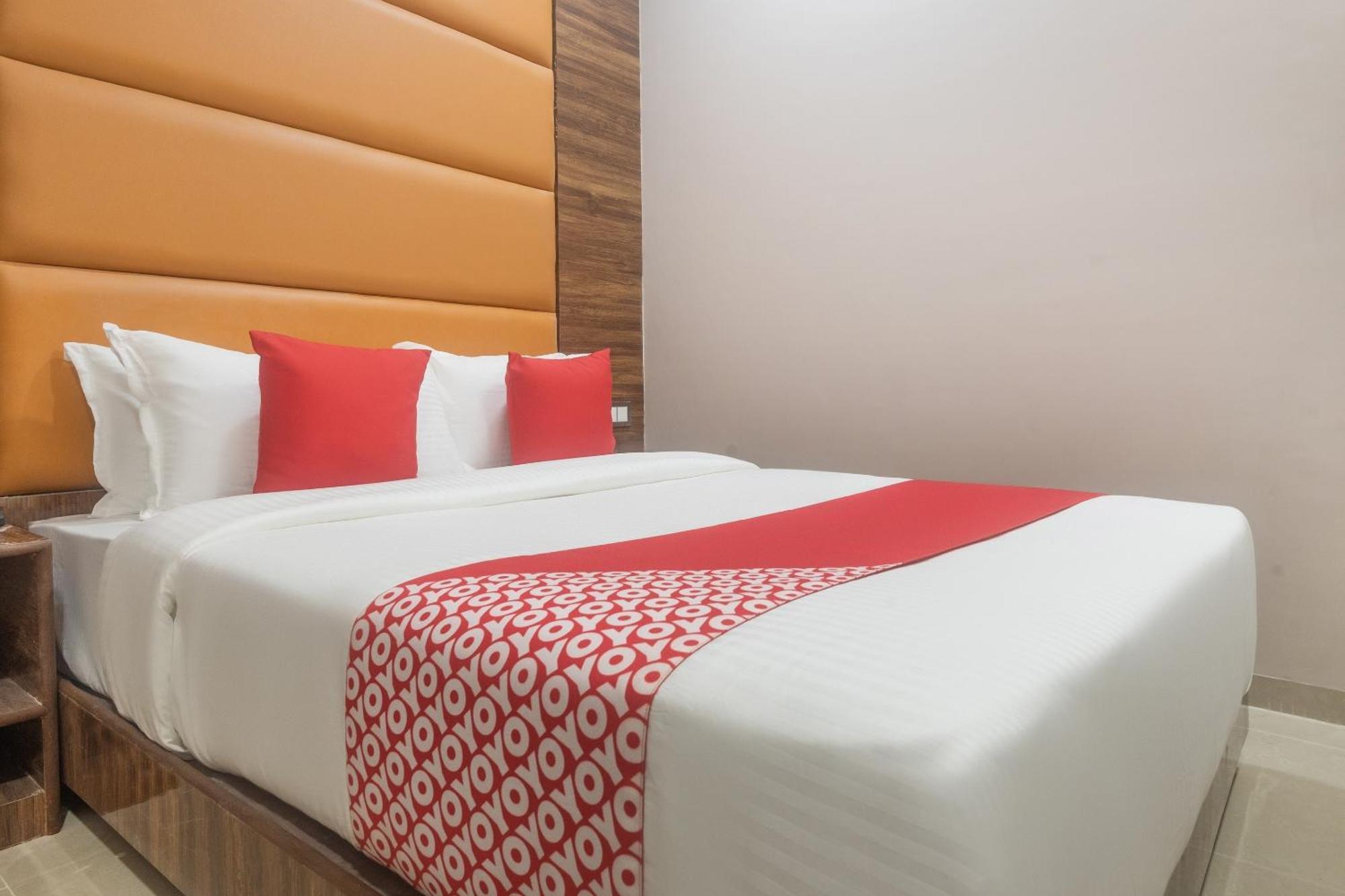 Hotel Blue Executive Near Chhatrapati Shivaji International Airport Mumbai Bagian luar foto