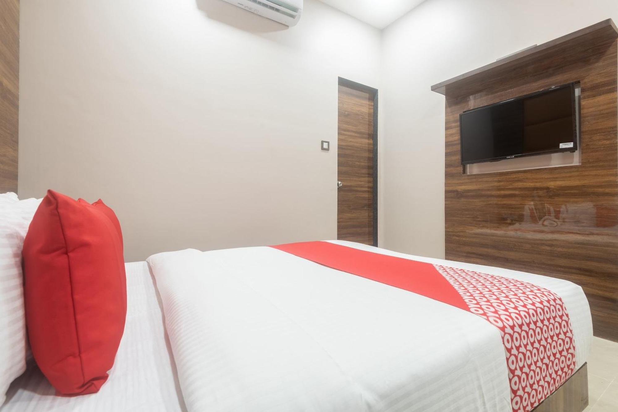 Hotel Blue Executive Near Chhatrapati Shivaji International Airport Mumbai Bagian luar foto