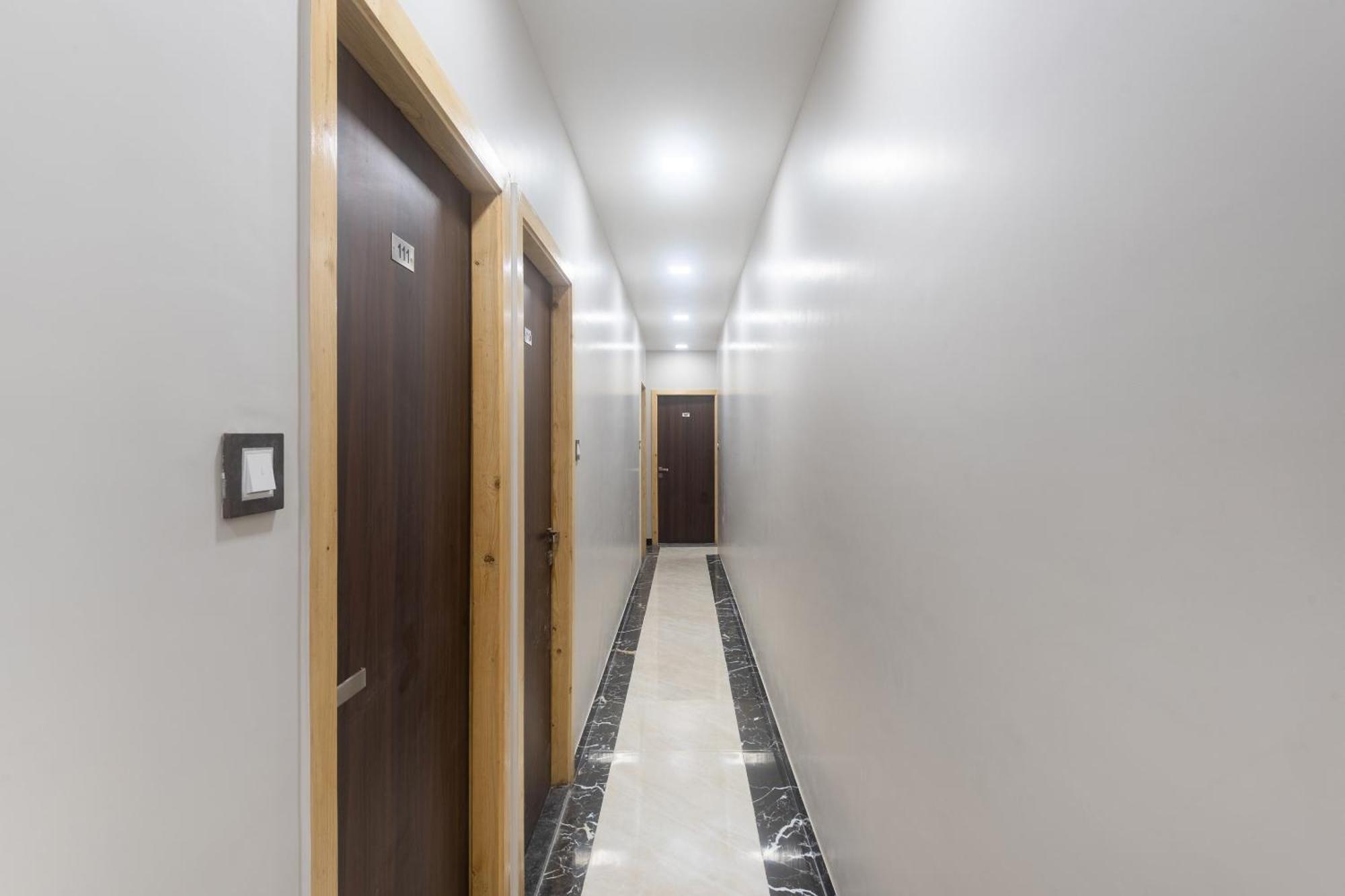 Hotel Blue Executive Near Chhatrapati Shivaji International Airport Mumbai Bagian luar foto