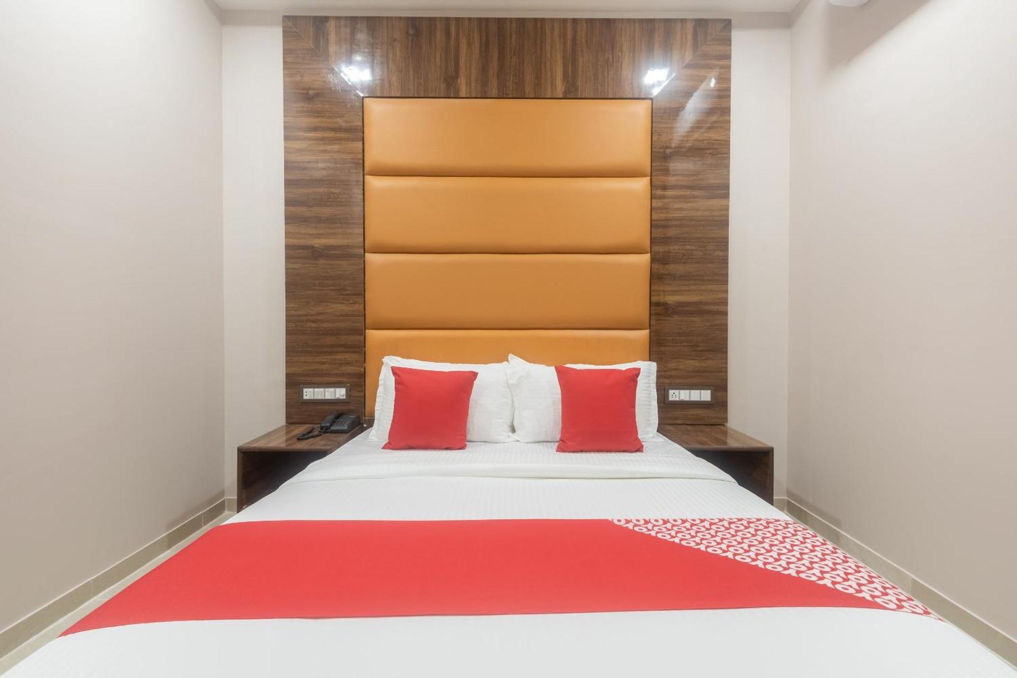 Hotel Blue Executive Near Chhatrapati Shivaji International Airport Mumbai Bagian luar foto