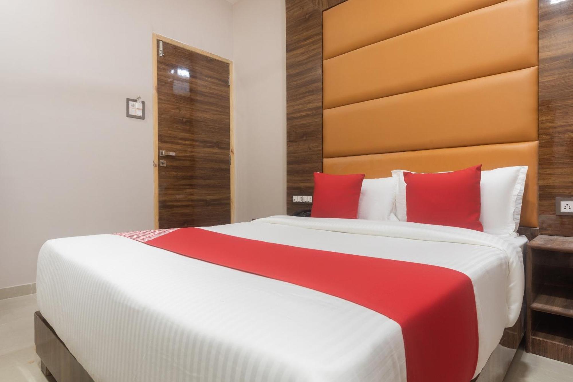 Hotel Blue Executive Near Chhatrapati Shivaji International Airport Mumbai Bagian luar foto